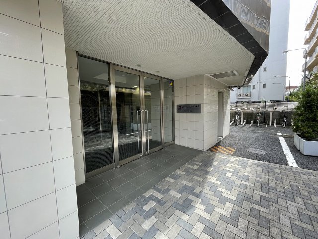 24/30 エントランス