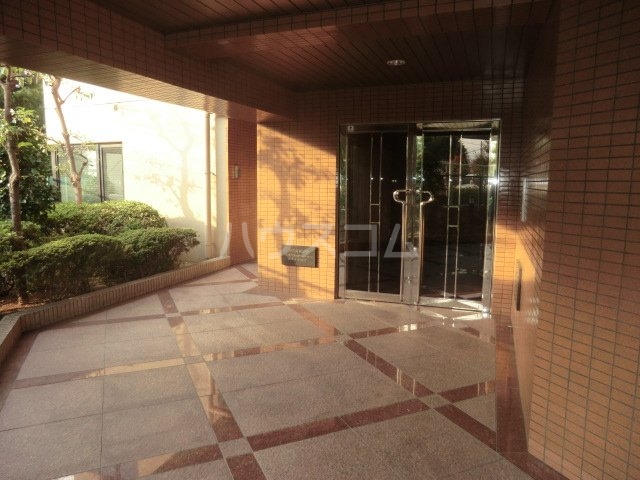 15/23 エントランス