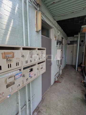 23/25 エントランス