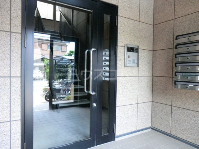 23/29 エントランス