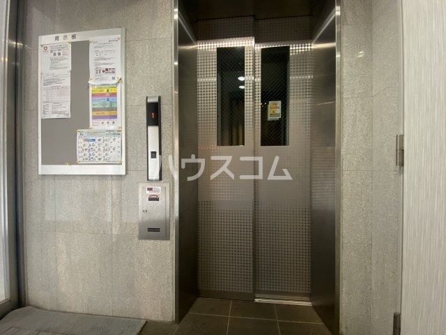 21/30 エントランス