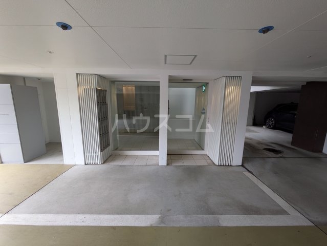 28/30 エントランス