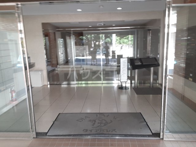 27/30 エントランス