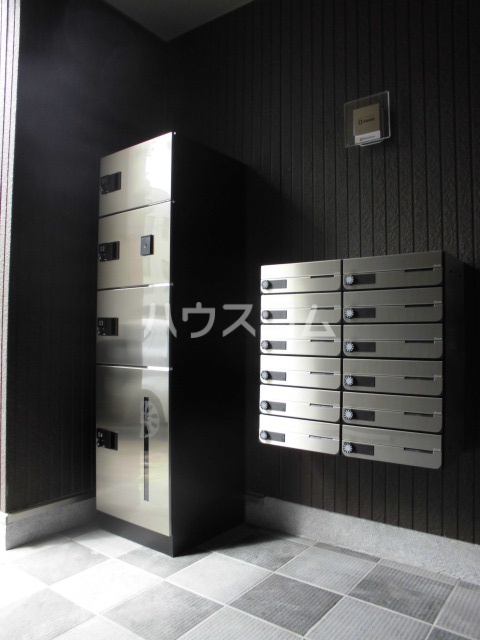 25/27 エントランス