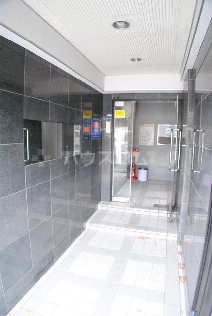 18/21 エントランス