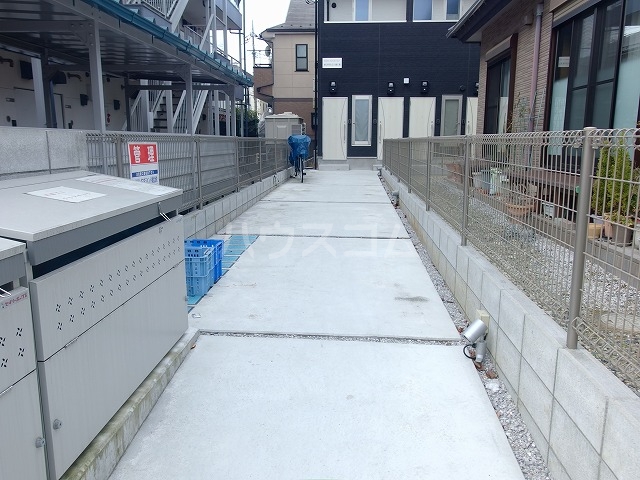 27/30 エントランス