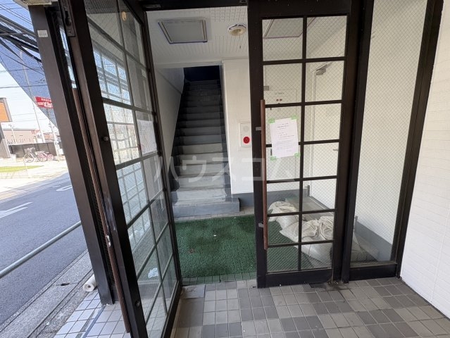 20/30 エントランス