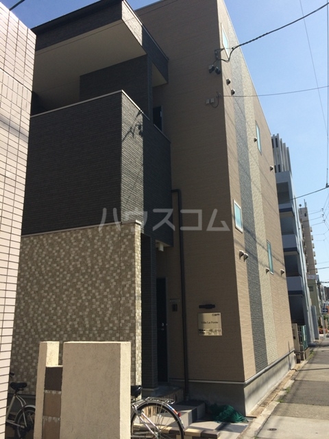 22/27 エントランス