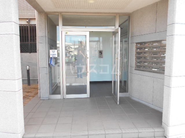 2/4 エントランス