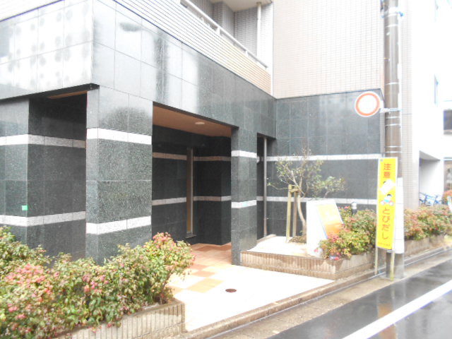 23/30 エントランス