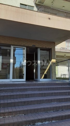 26/30 エントランス