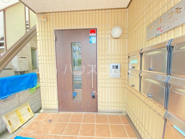 24/30 エントランス