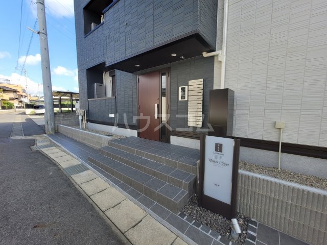 22/30 エントランス