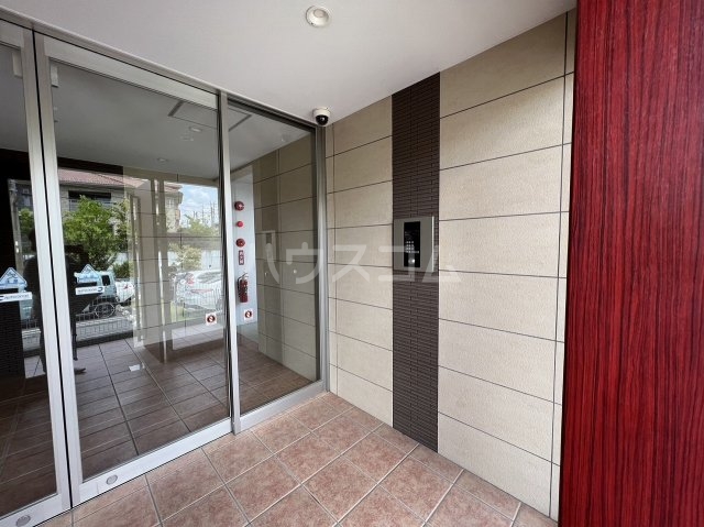 27/30 エントランス