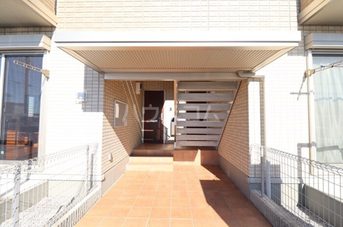 16/27 エントランス