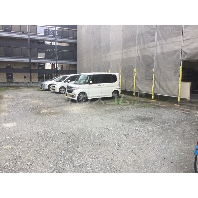 25/26 駐車場