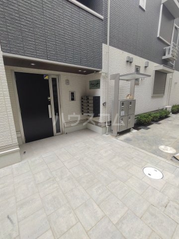 27/30 エントランス