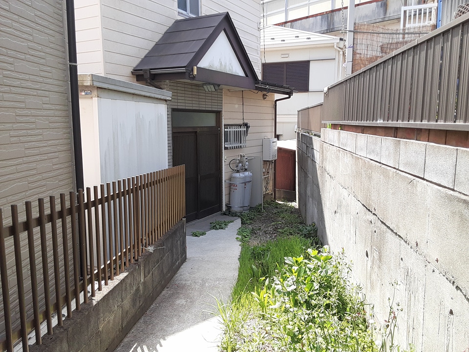 23/25 エントランス