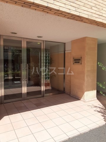 21/30 エントランス