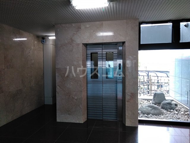 22/23 エントランス