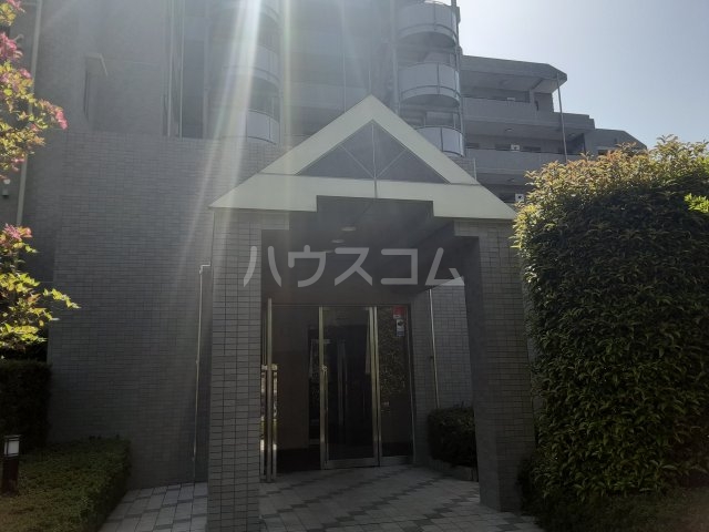 27/30 エントランス