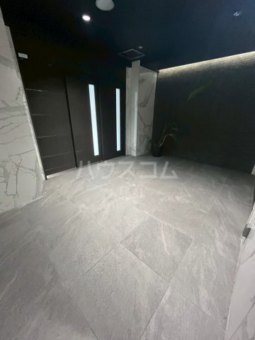 26/30 エントランス