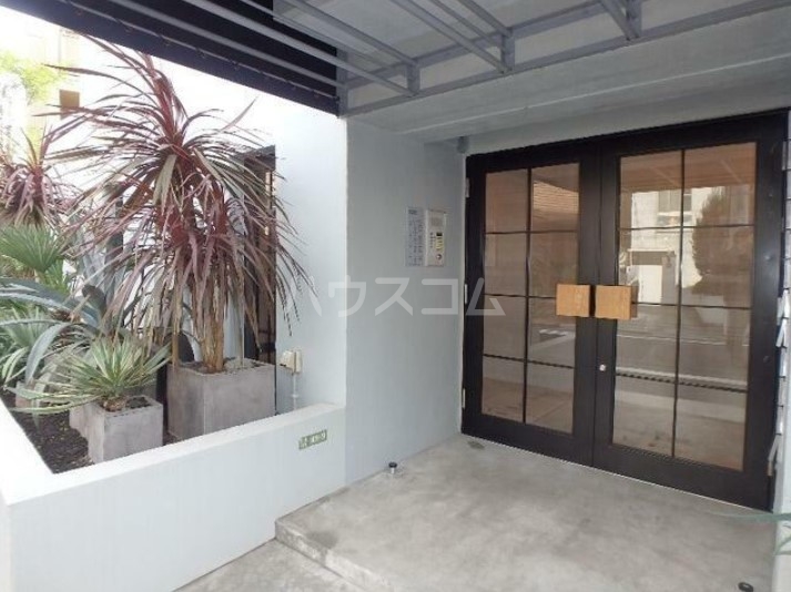 28/30 エントランス