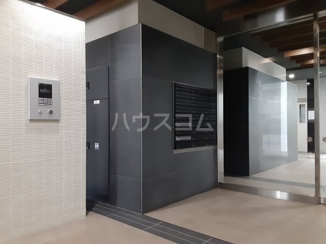 26/30 エントランス