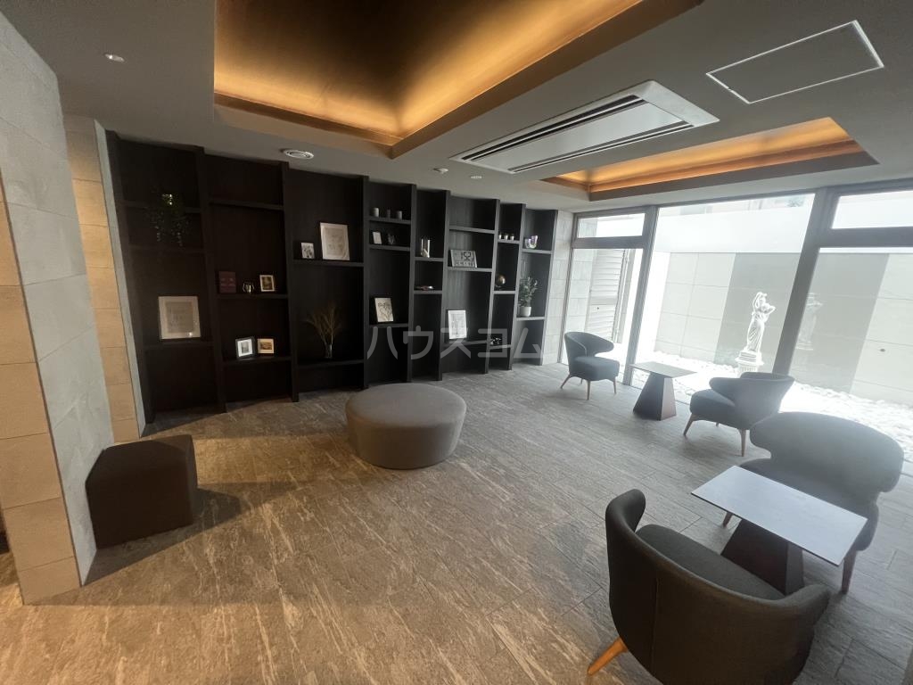 24/30 エントランス