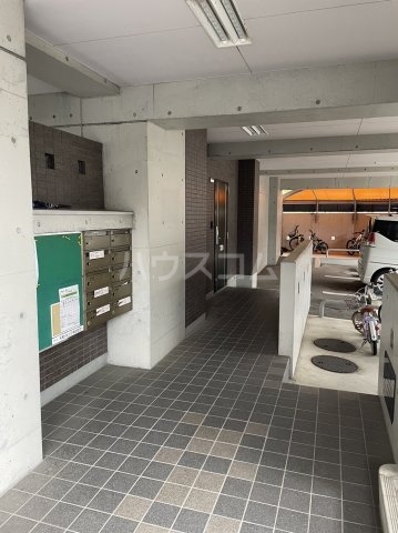 27/30 エントランス