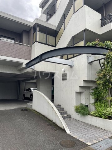 28/30 エントランス