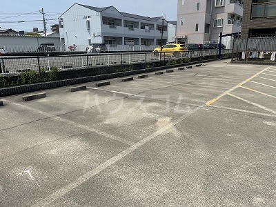 23/30 駐車場