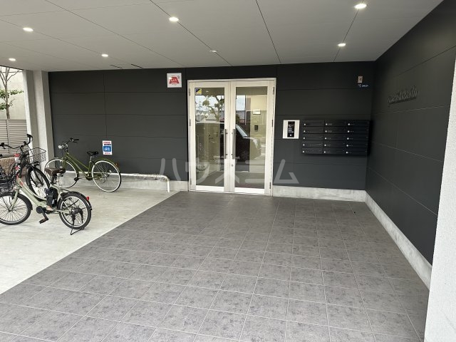 18/25 エントランス