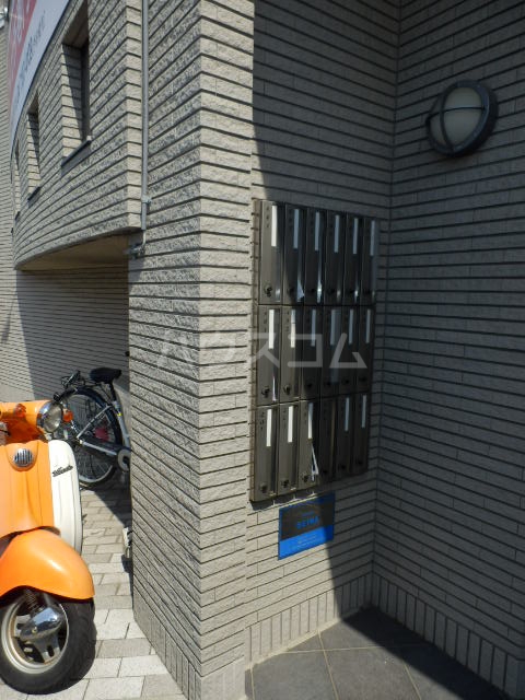 18/23 エントランス