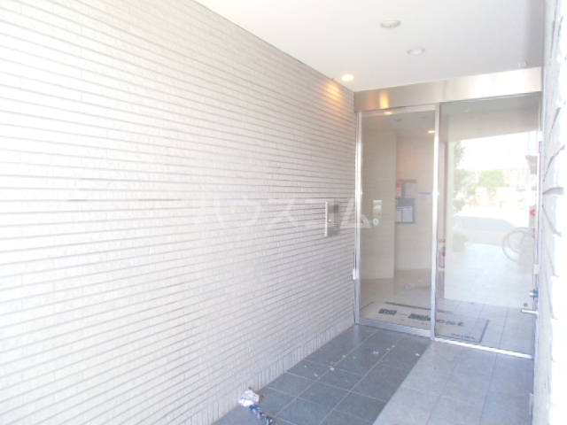 18/22 エントランス