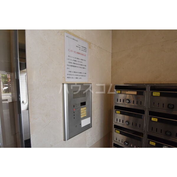 22/30 エントランス