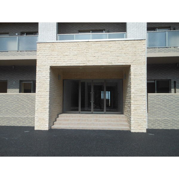 18/28 エントランス