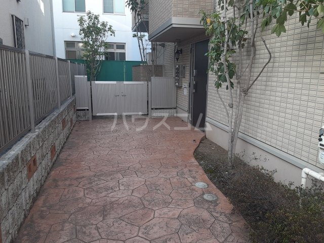 28/30 エントランス