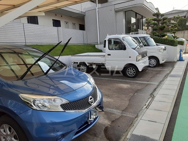 26/30 駐車場