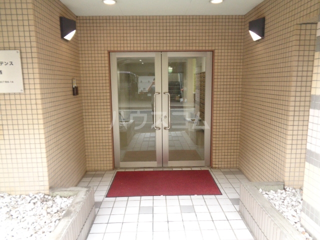 21/30 エントランス