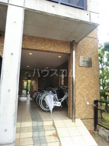21/30 エントランス