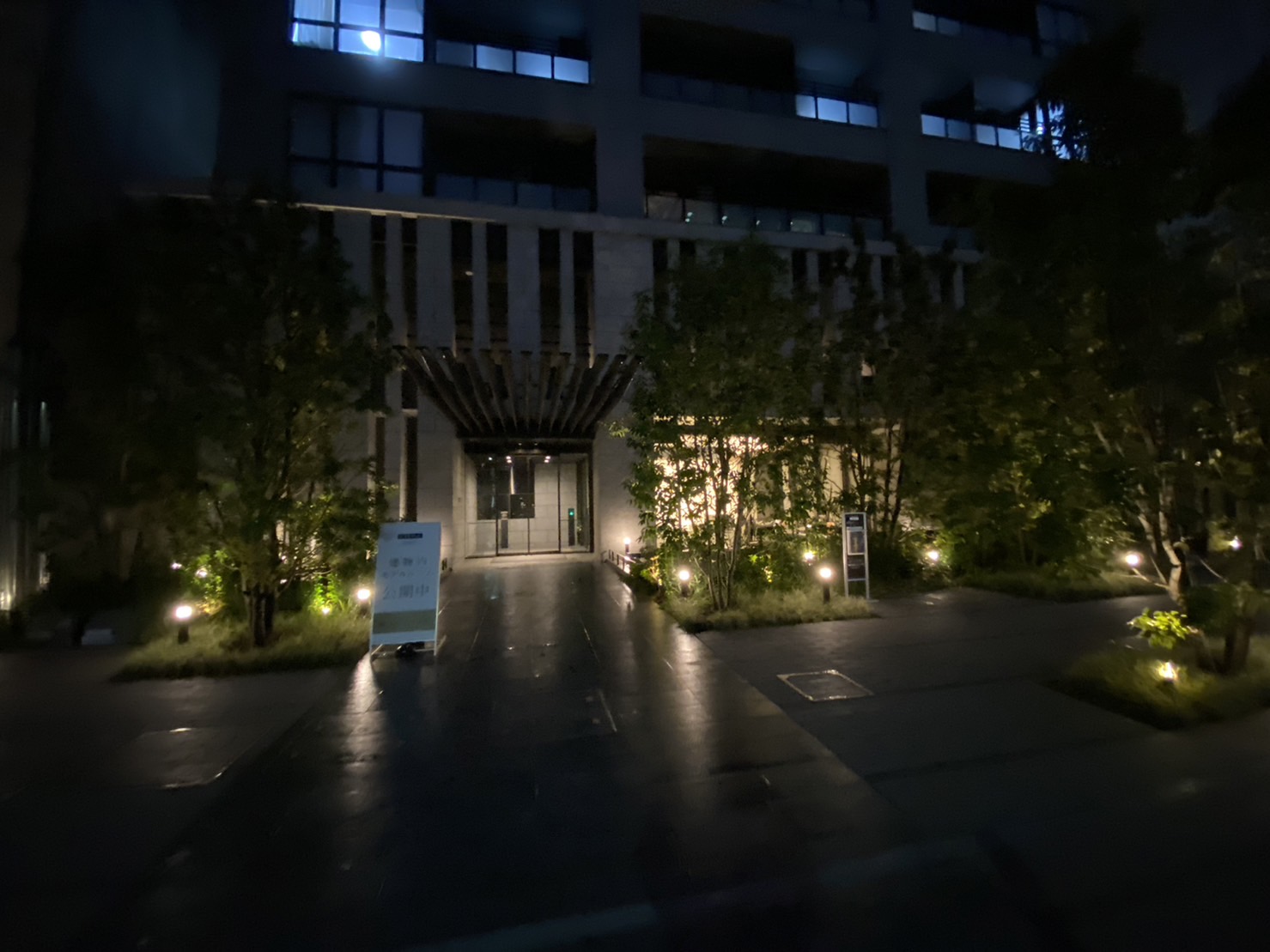 17/23 エントランス