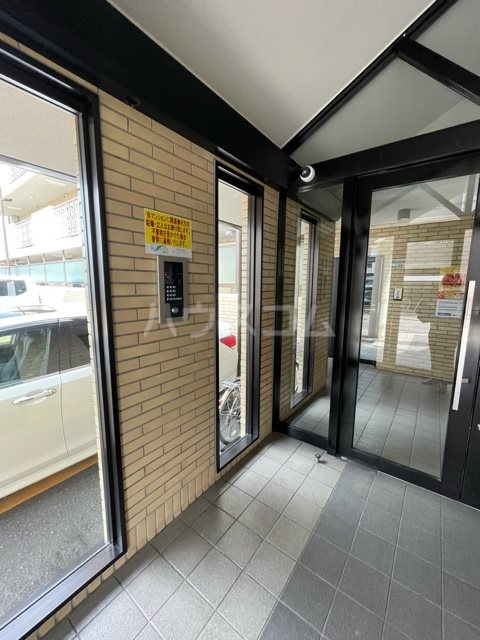 18/29 エントランス