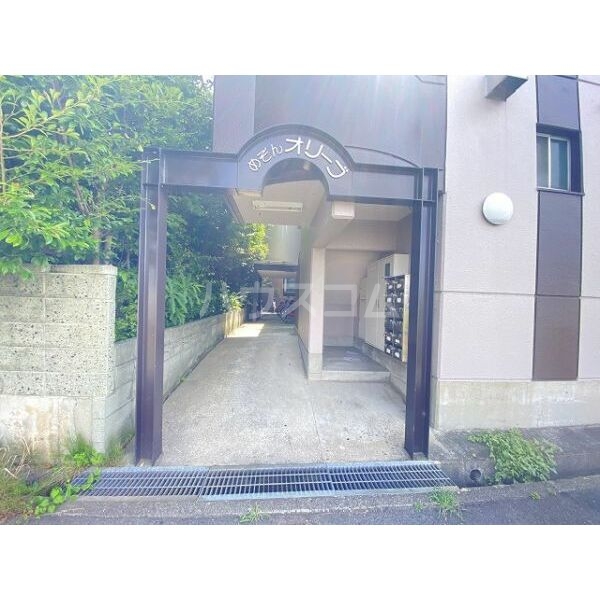 27/30 エントランス