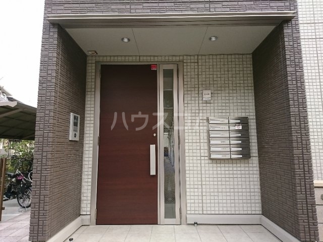 18/25 エントランス