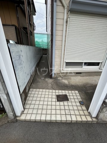 26/27 エントランス