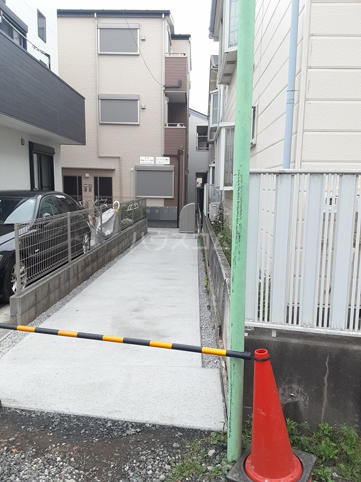 28/30 エントランス