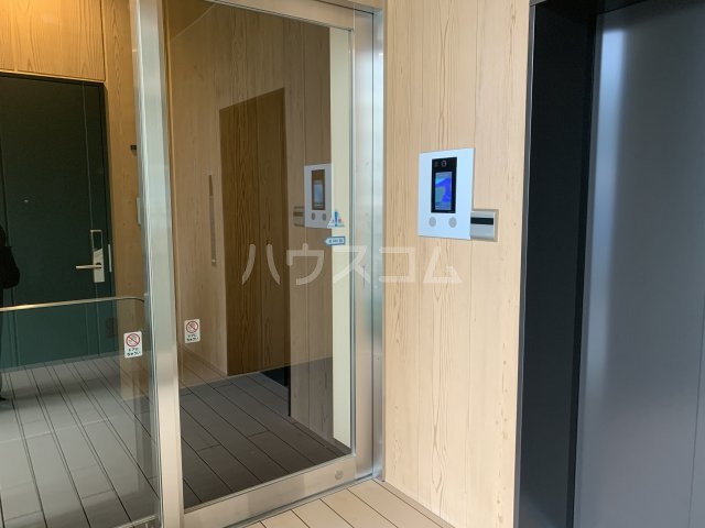 18/25 エントランス