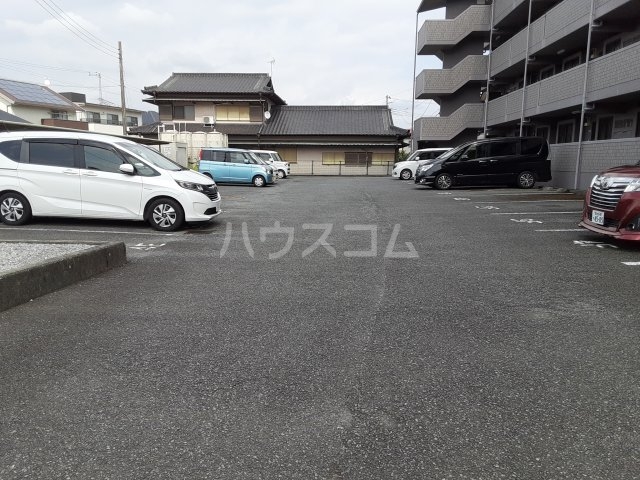 23/27 駐車場