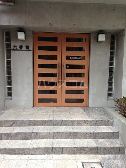 24/27 エントランス